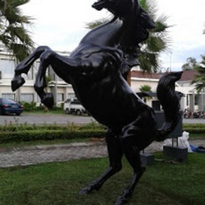 Kelik Studio Semar Mesem Patung Kuda Besar Seni Rupa Yogyakarta