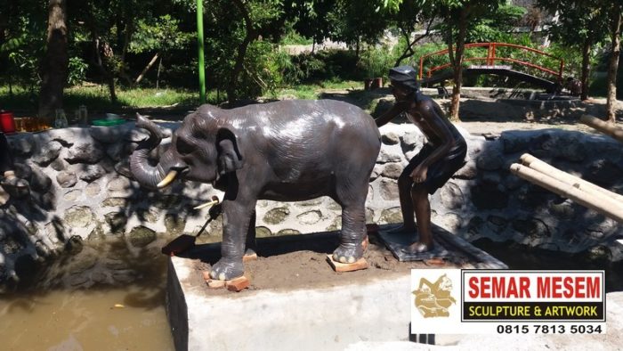 Kelik Studio Semar Mesem Patung Pak Tani Dan Gajah Patung Merlion Terdapat Di Kota