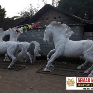 Kelik Studio Semar Mesem Patung Kuda Lari Citraland Waterpark
