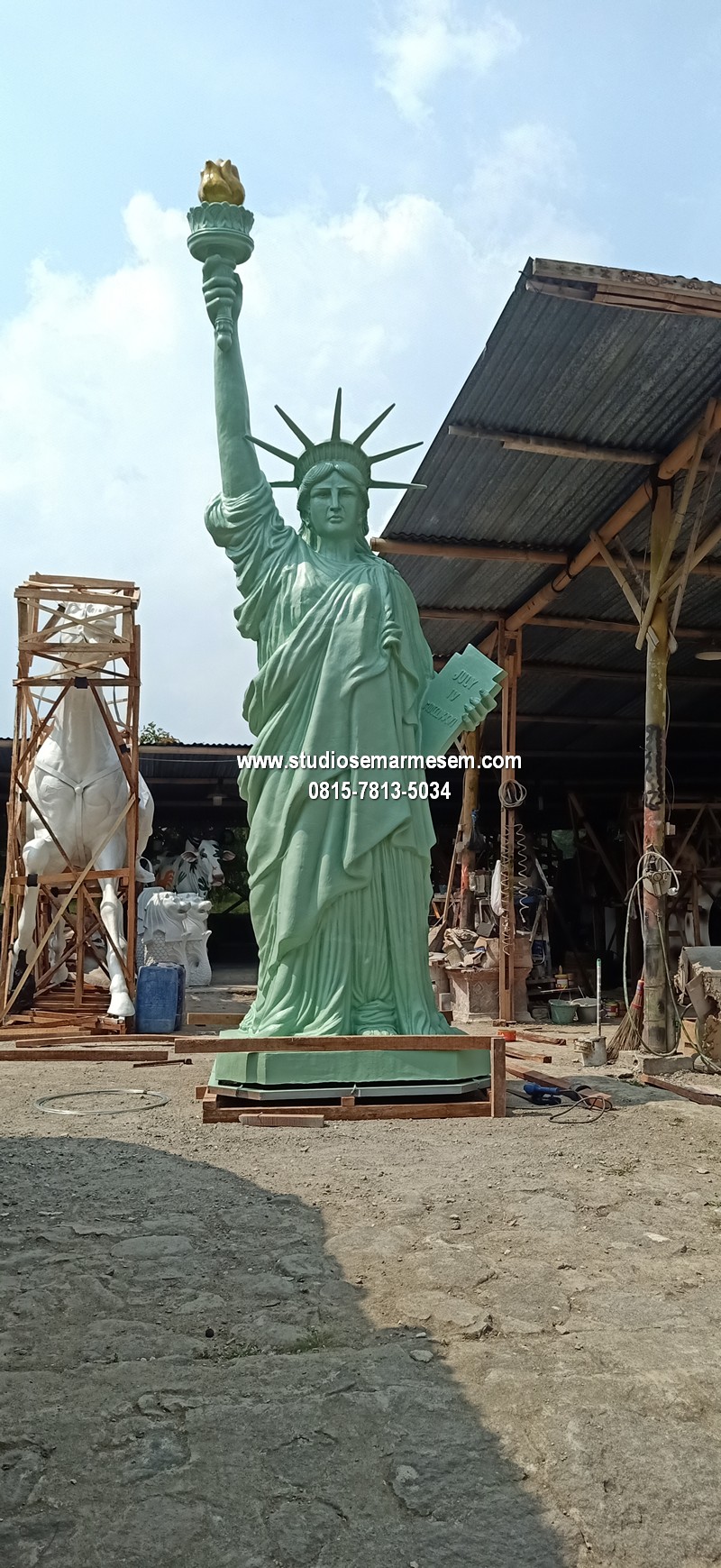 081578135034/Patung Liberty Tinggi 5m
