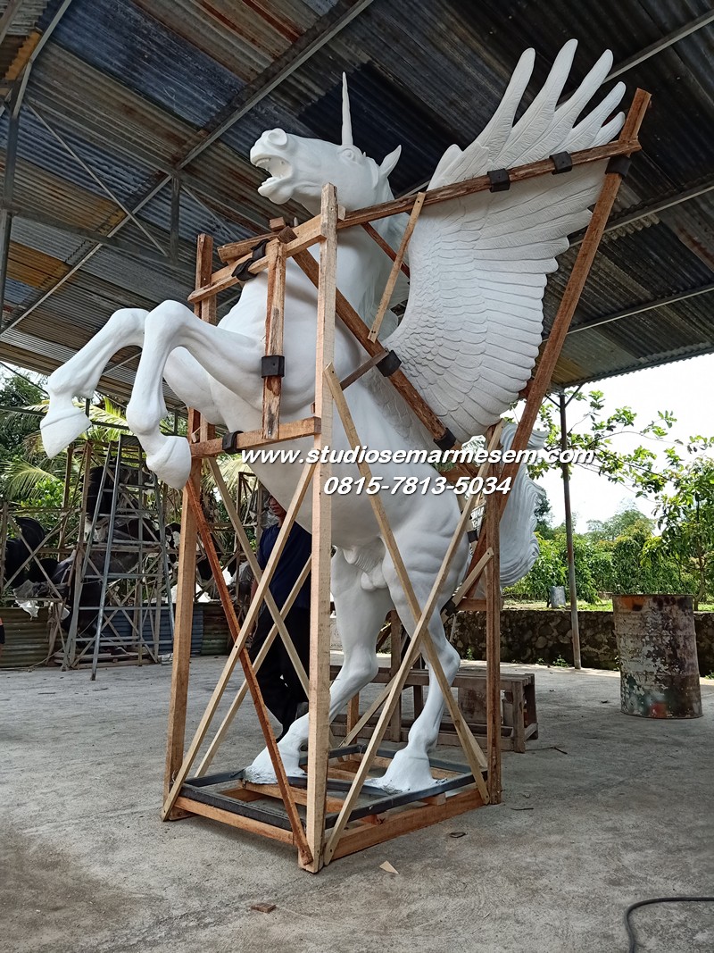 Patung Kuda Tol Khayangan/081578135034