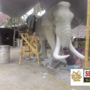 Kelik-studio-semar-mesem-patung-gajah-gede-seni-rupa-batik