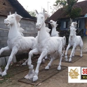 Kelik Studio Semar Mesem Patung Kuda Lari Gambar Harimau Siliwangi