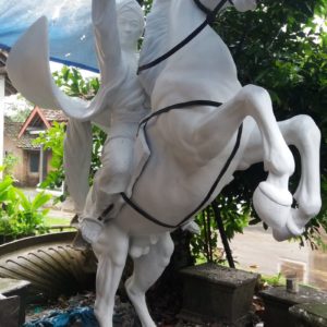 Kelik Semar Mesem Patung Diponegoro Patung Realis