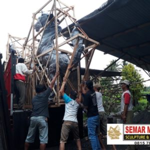 Kelik Studio Semar Mesem Kirim Patung Taman Surya Surabaya