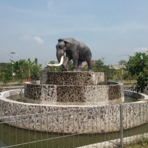 Kelik Studio Semar Mesem Patung Gajah Purba Patung Gemolong Sragen Patung Di Malaysia