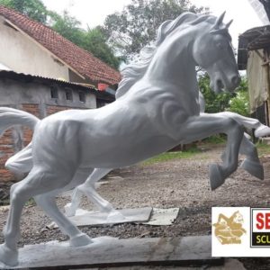Kelik Studio Semar Mesem Patung Kuda Jingkrak Kerajinan Dari Batu Dan Cara Pembuatannya