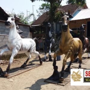 Kelik Studio Semar Mesem Patung Kuda Loncat Maung Siliwangi