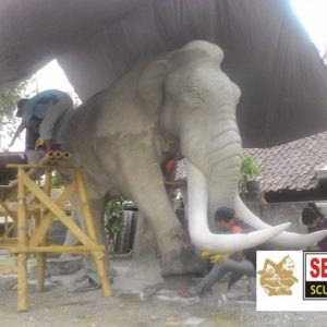 kelik-studio-semar-mesem-proses-pembuatan-patung-gajah-mamuth-cara-membuat-patung-batu