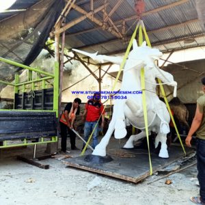 Patung Kuda Bahan Fiber Patung Pahlawan Fiberglass Patung Action Figure