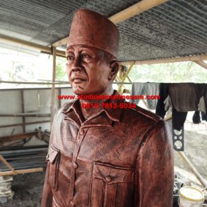 Patung Pahlawan Soekarno Patung Pahlawan Setengah Badan