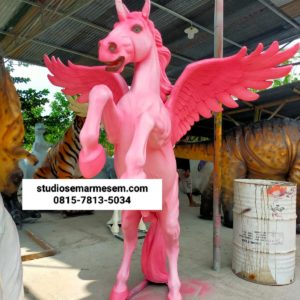 Patung Kuda Lucu Patung Kuda Pink Patung Kuda Toli Toli