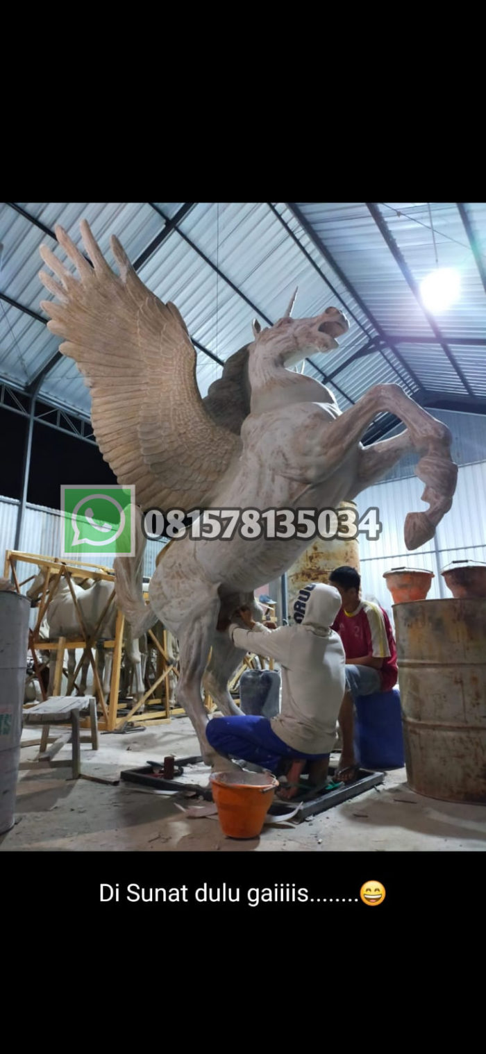 Patung Kuda Sayap Kerajinan Patung Resin Pengrajin Patung Resin